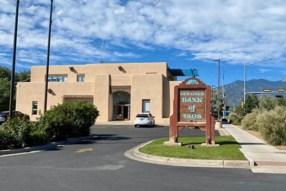 Centinel Bank Customer Story Aprio Board Portal Switch